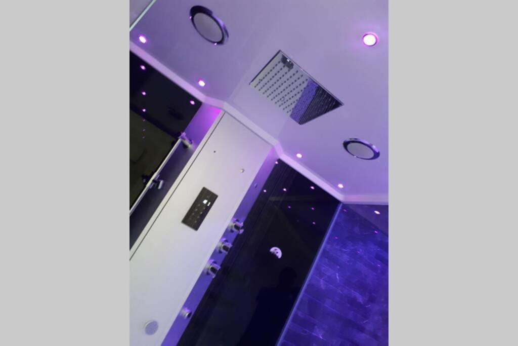 Spa Privatif Love Room, Le Hammam Et Bulles, Chez Nuits Chartraines シャルトル エクステリア 写真