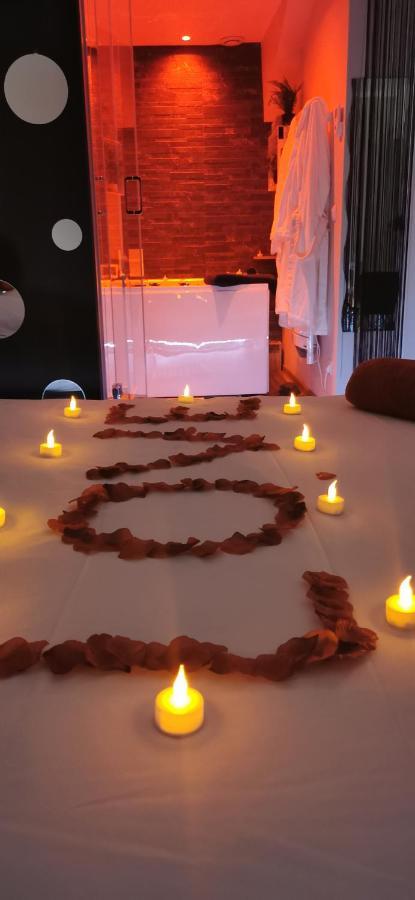 Spa Privatif Love Room, Le Hammam Et Bulles, Chez Nuits Chartraines シャルトル エクステリア 写真