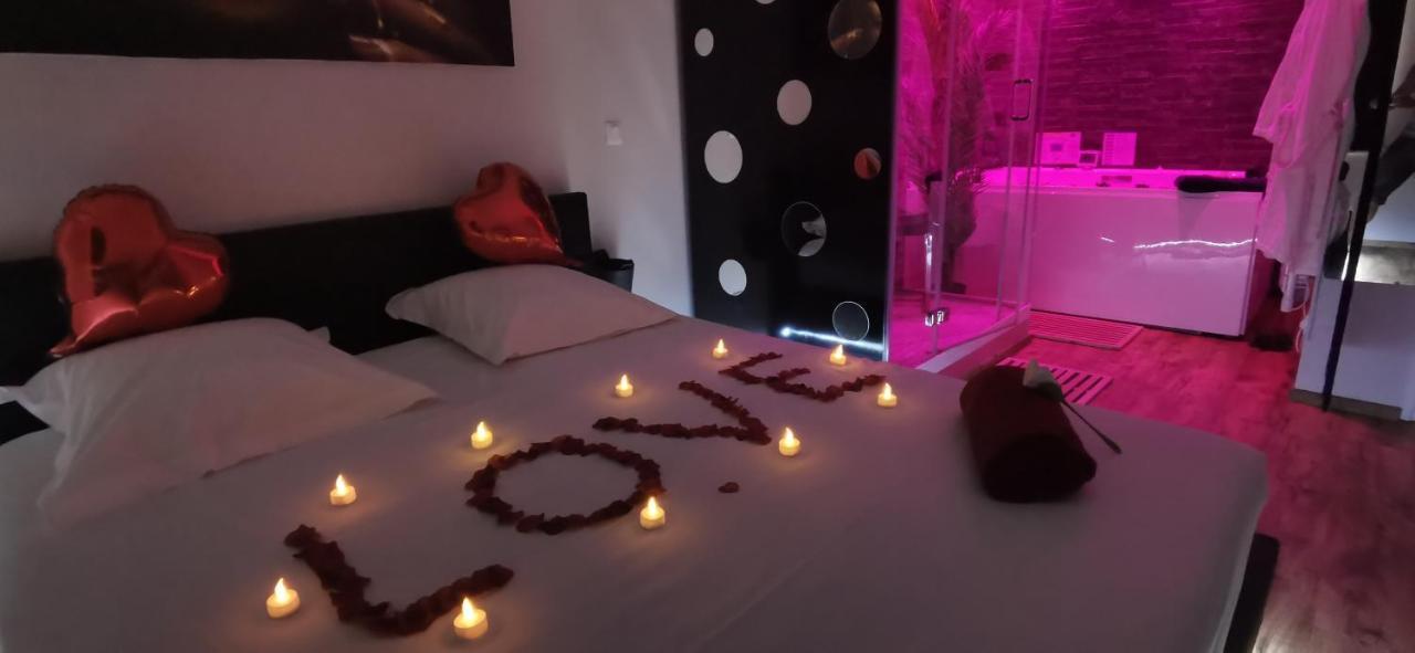 Spa Privatif Love Room, Le Hammam Et Bulles, Chez Nuits Chartraines シャルトル エクステリア 写真