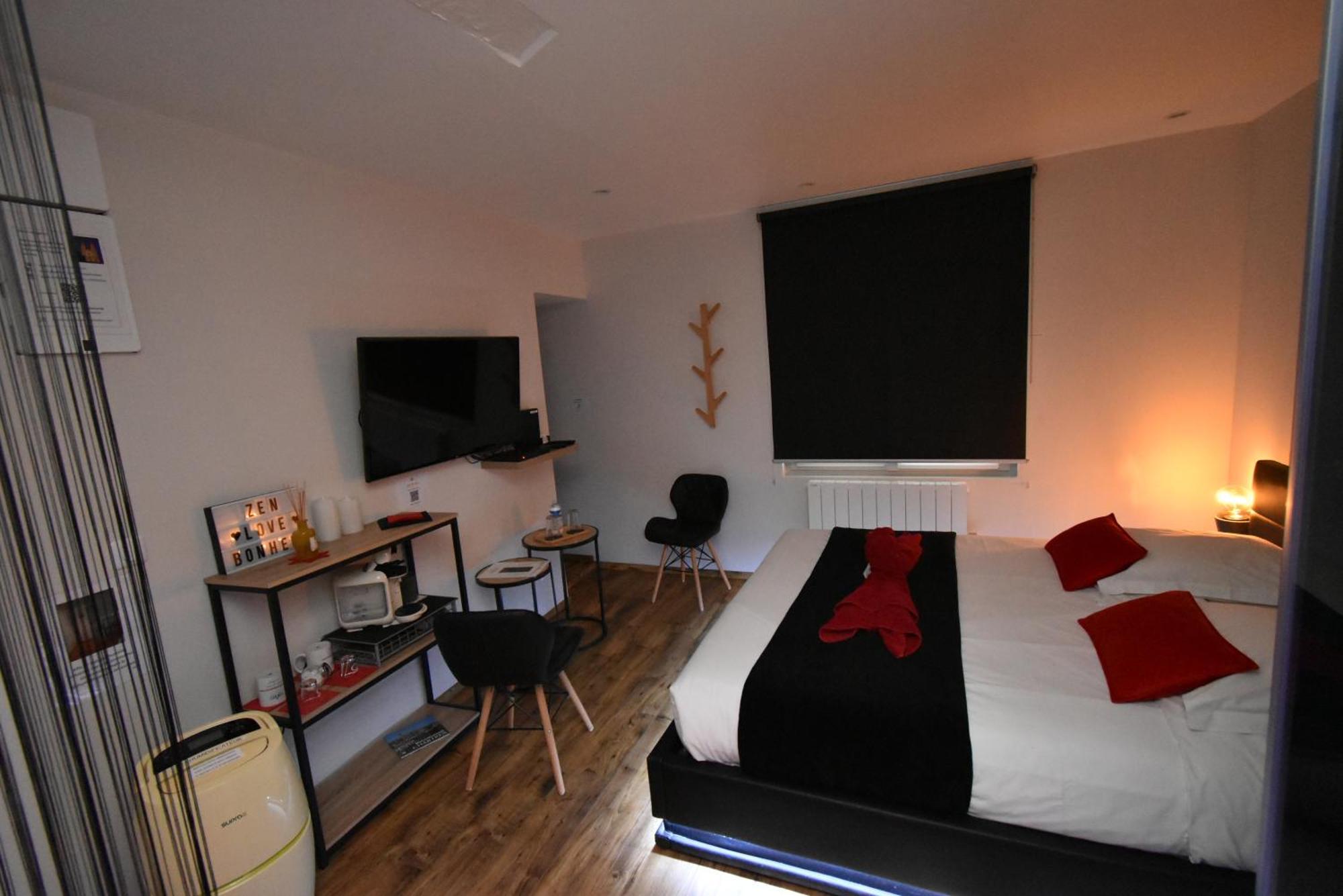 Spa Privatif Love Room, Le Hammam Et Bulles, Chez Nuits Chartraines シャルトル エクステリア 写真
